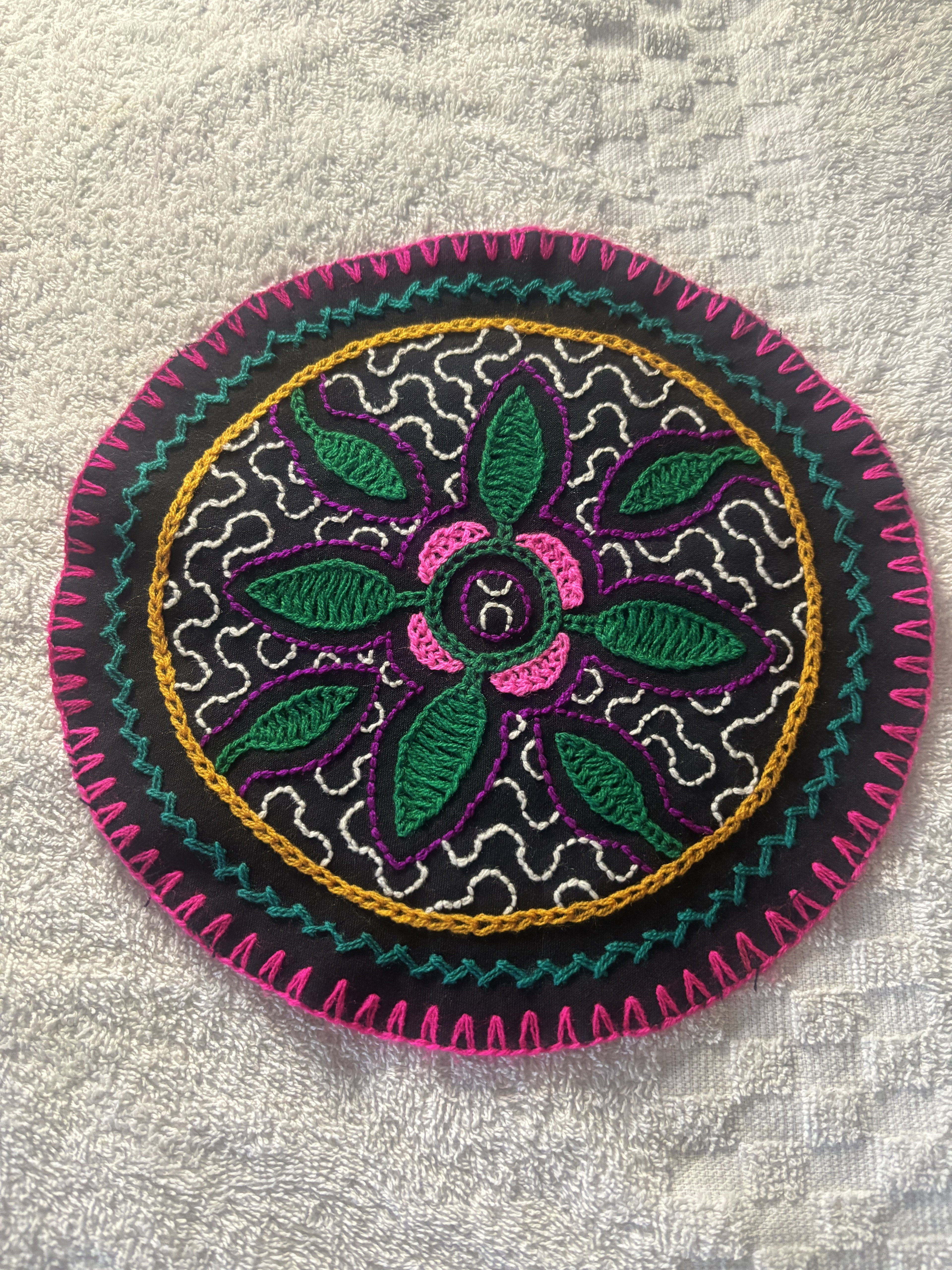 Shipibo Circular Handcrafted Tapestry Gift for Mesa or Altar Prayer 22cm D