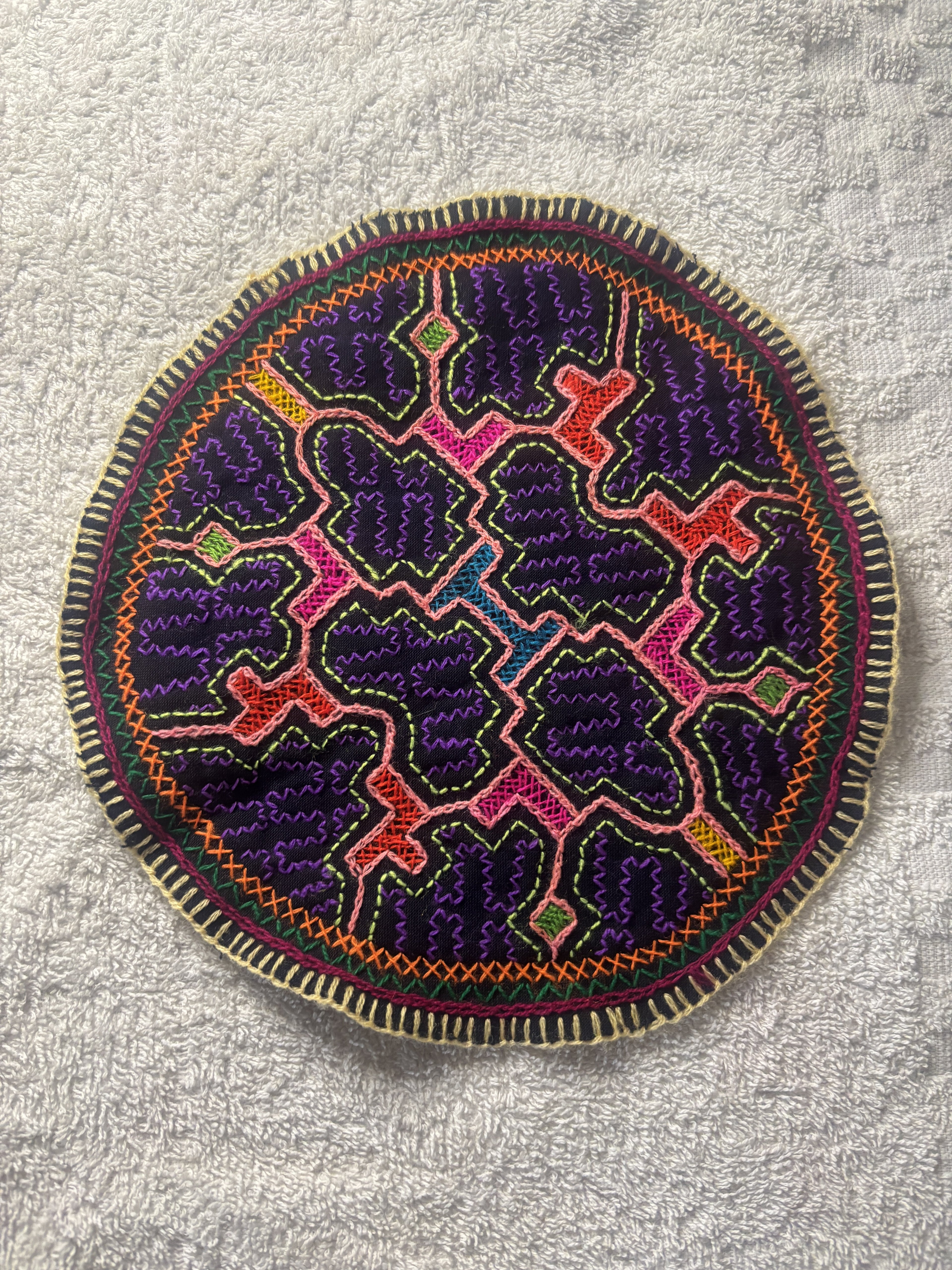 Shipibo Circular Handcrafted Tapestry for Mesa or Altar Prayer 21cm D